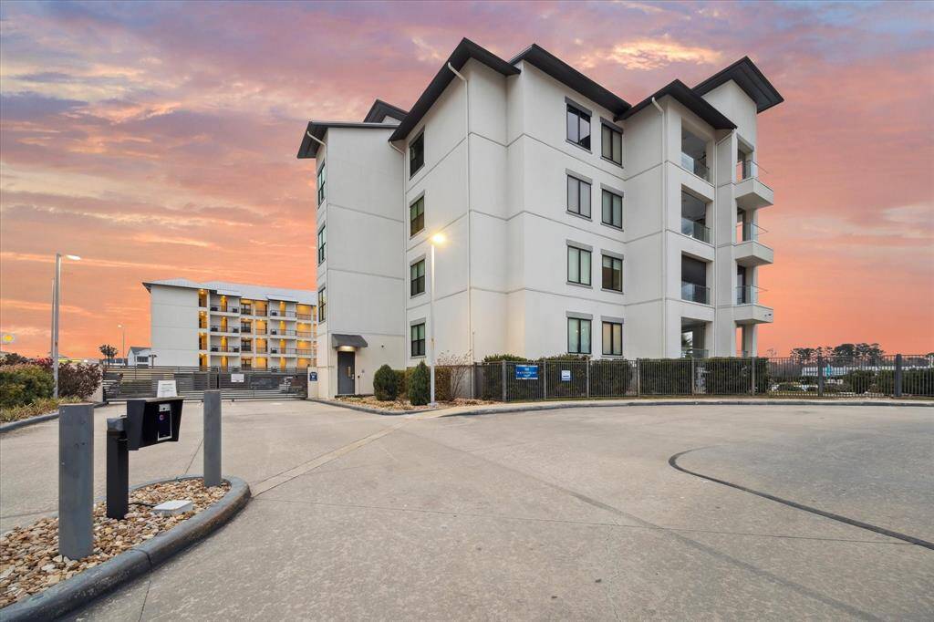 For outdoor enthusiasts, the location is surrounded by recreational gems, including Lake Conroe Park and Sam Houston National Forest, perfect for hiking, picnicking, and wildlife observation.