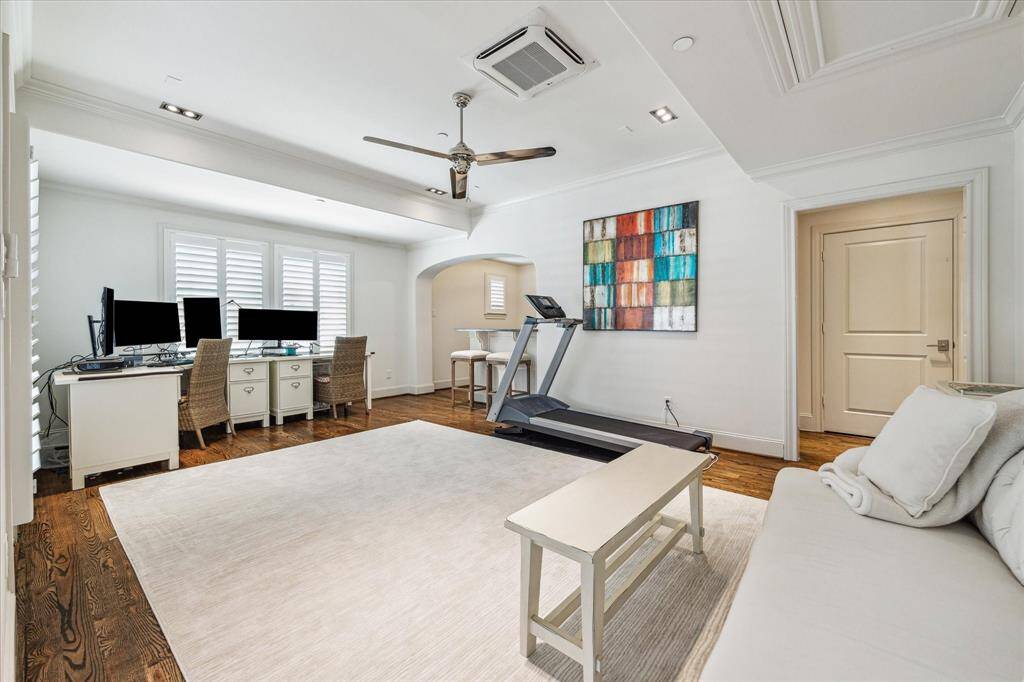 Enjoy this spacious Gameroom/Study with great living and work space, walk-in closets, wood floors, bar and access to a rooftop terrace ..wow!
