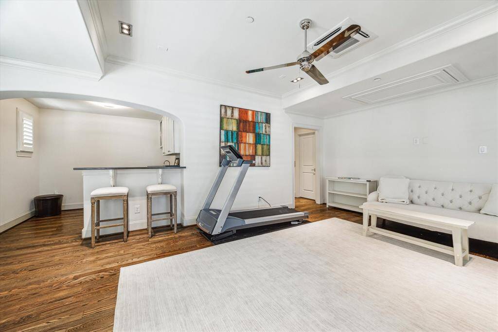 Alternate view of the gameroom or bonus room!