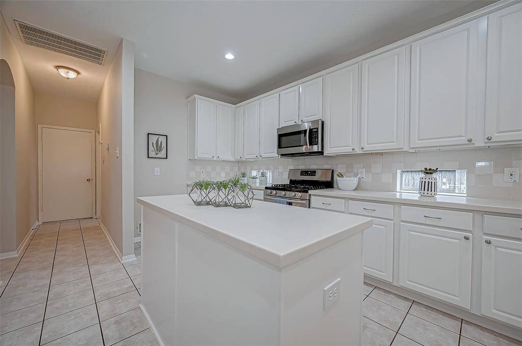 The stainless steel appliances and gas range provide modern convenience. This kitchen offers both style and efficiency to keep up with your daily routine.