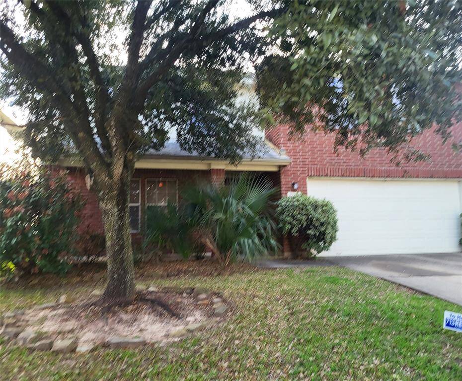 Large Front Yard with beautiful oak tree excellent curb appeal