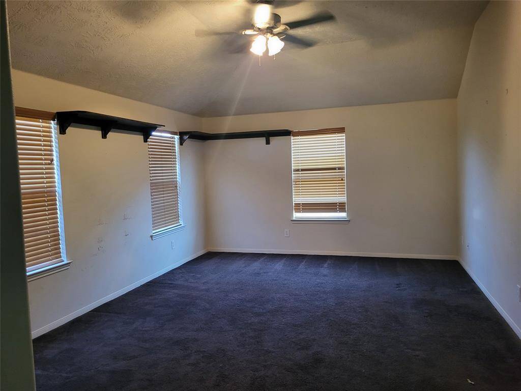 Large game room with 3 bedrooms out from game room. Perfect for entertaining guests and relax to watch a good movie or play a game with friends and family