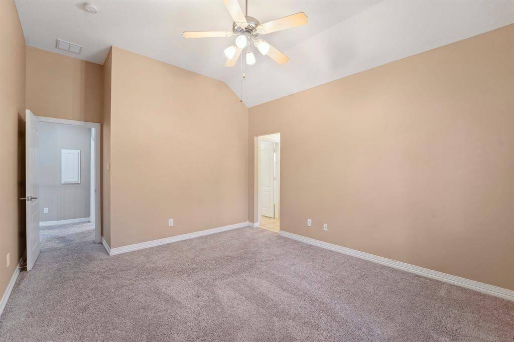 With five bedrooms and three and half bathrooms, you will always have room for company. This room is ready for guests with neutral finishes, a large closet and ensuite access to a full bathroom.