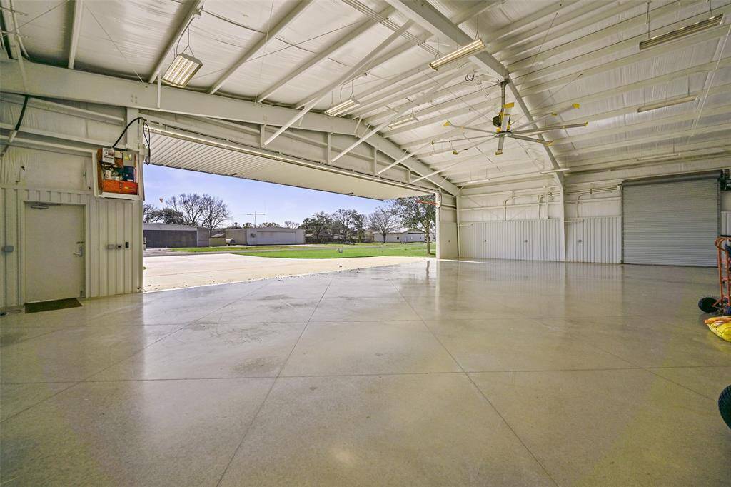 Every pilot's dream! The expansive airplane hangar measure 50'x60' for a total of 3,000 sq ft. Featuring a 50ft wide Schweiss Hydraulic Hangar Door, 16' Industrial Fan & polished and sealed concrete floors.