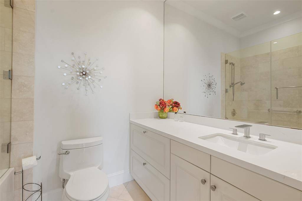 The bathroom attached to secondary bedroom number 1.