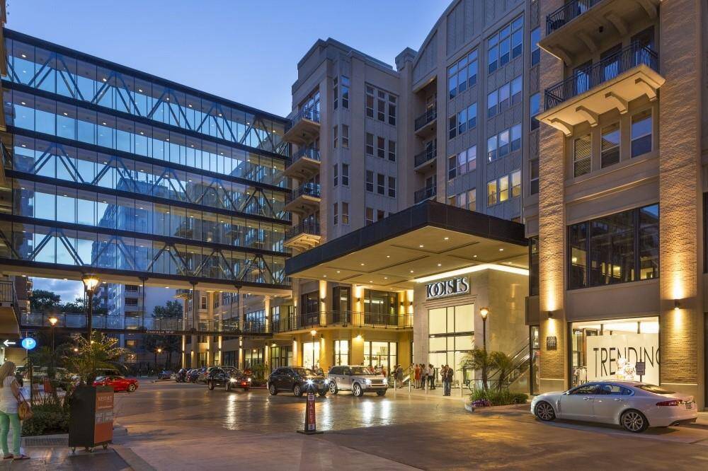 Also walkable to Kirby and Westheimer.