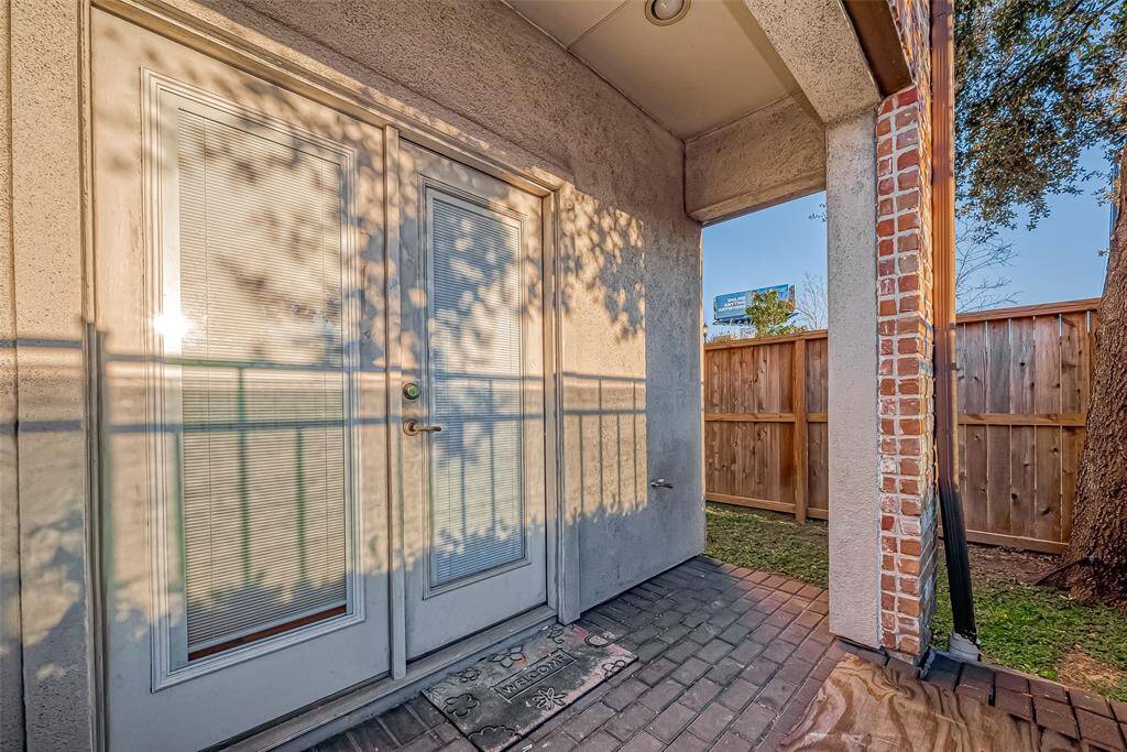 Covered & Fully Fenced Backyard Patio