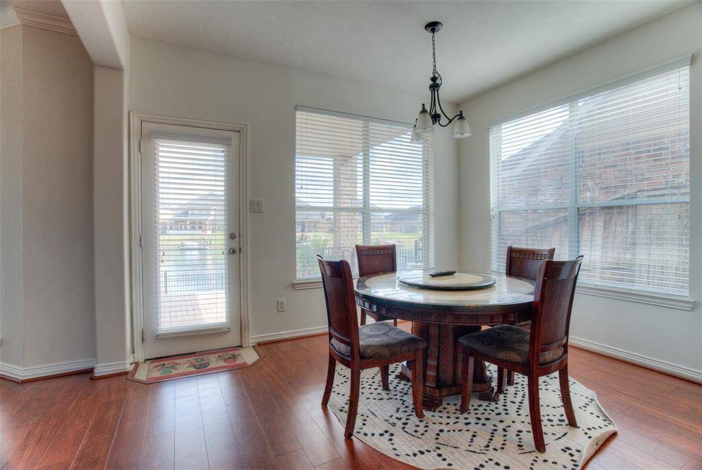 Enjoy your breakfast with a gorgeous view of the lake.