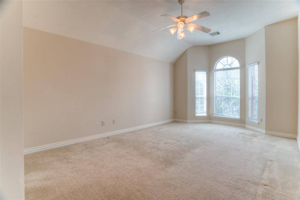 Huge bedroom upstairs that faces the front of the house.