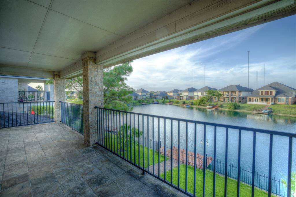 Check out that lake view from the upstairs balcony.