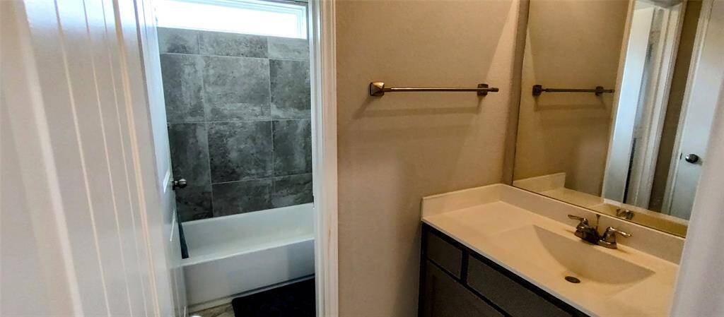 FULL BATH 2ND FLOOR