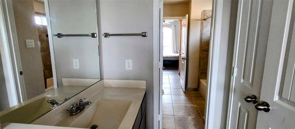 JACK AND JILL FULL BATH, SINK IN EACH BEDROOM 2ND FLOOR