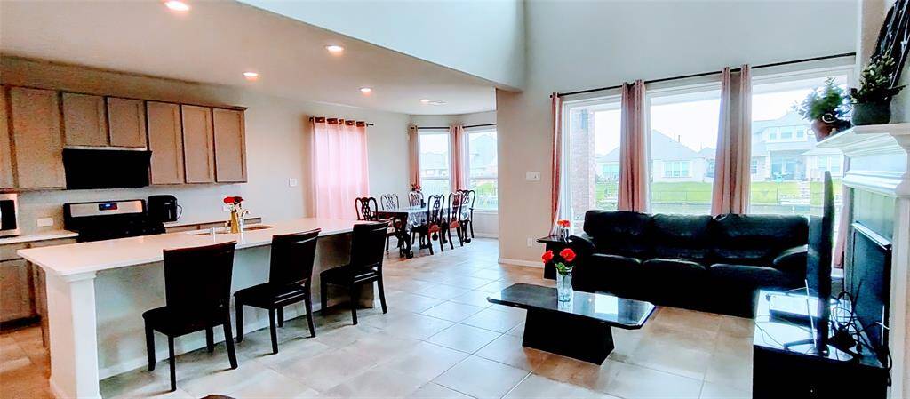 LIVING AREA, KITCHEN, DINING AREA OVERLOOKING LAKE