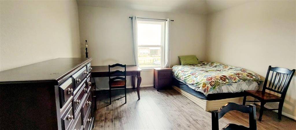 FRONT BEDROOM 2ND FLOOR