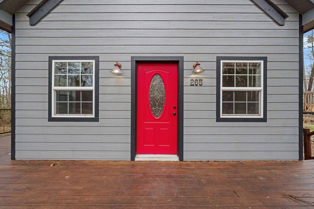 Spacious front deck