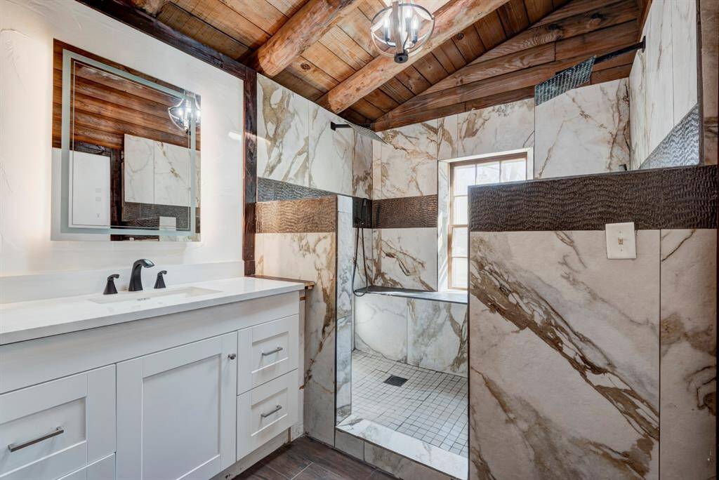 Primary shower has 2 shower heads.