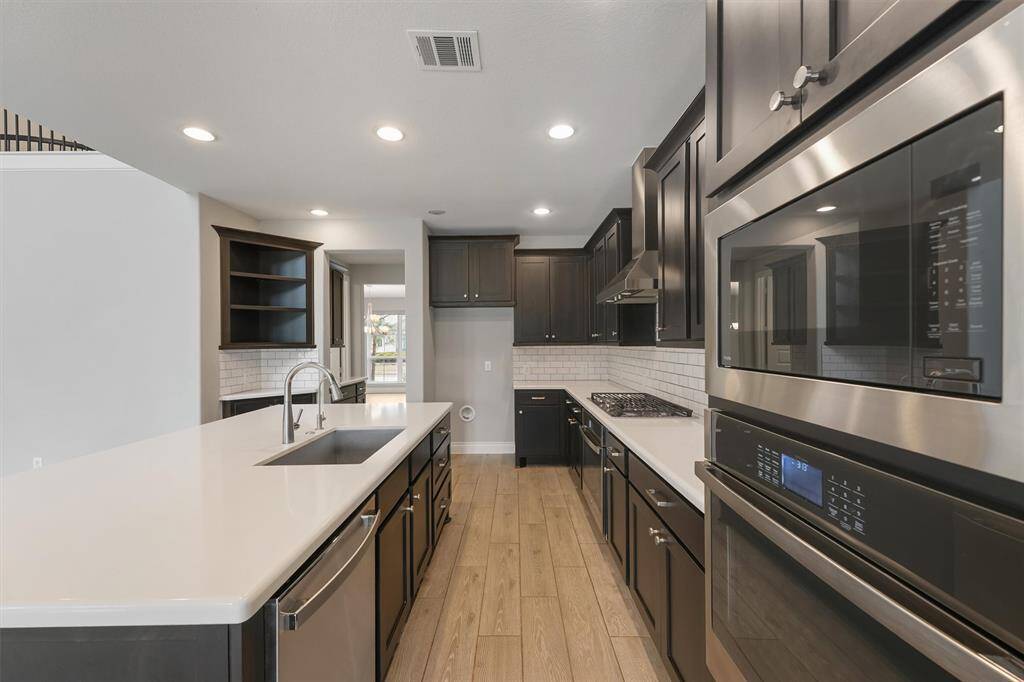 BUILT FOR A CHEF, CHECK OUT THE POT FILLER FAUCET.