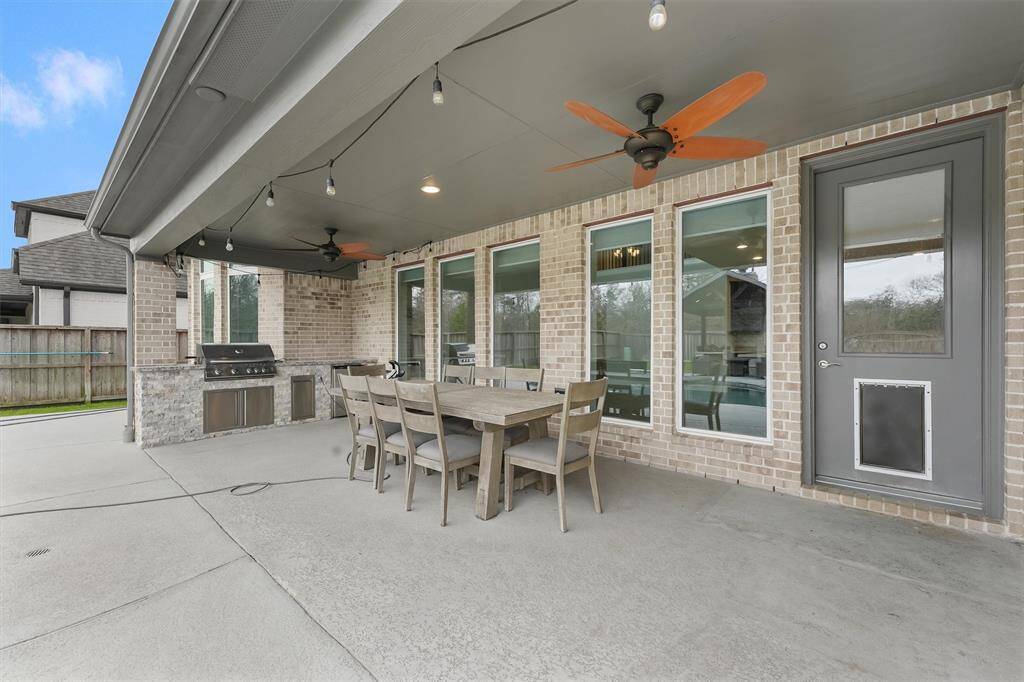 COVERED PATIO, OUTDOOR KITCHEN.