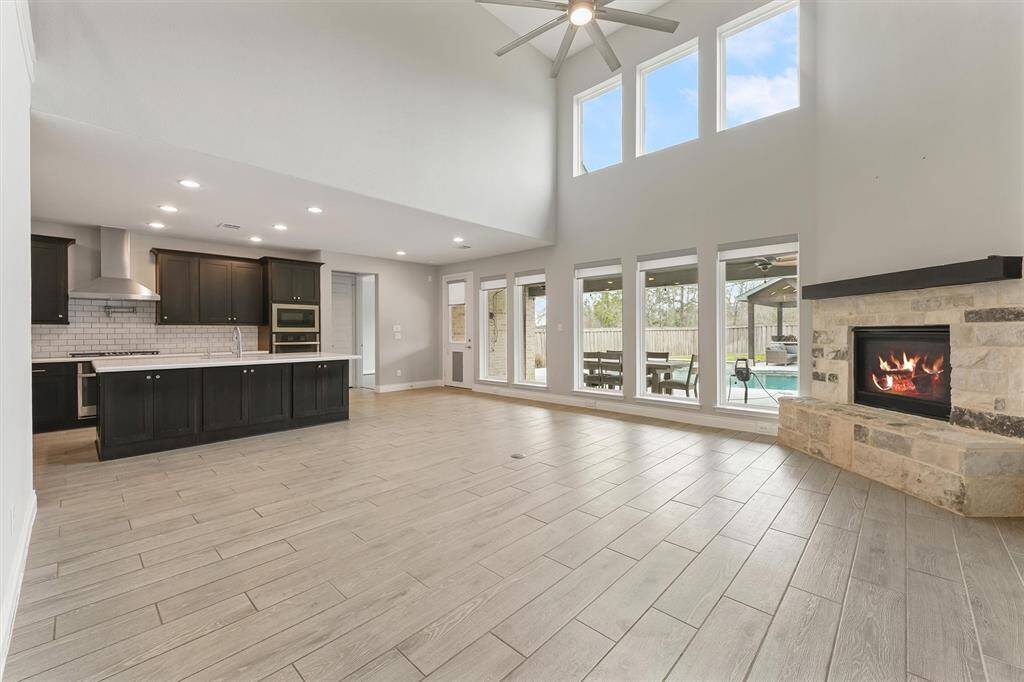 SPACIOUS OPEN LIVING AREA.