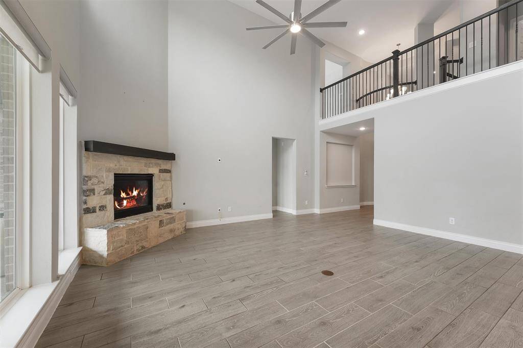 HIGH CEILINGS, BEAUTIFUL GASLOG FIREPLACE.