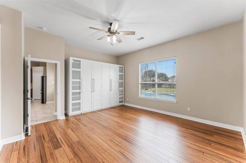 Primary Bedroom w/ extra storage