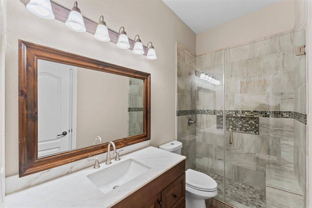 Secondary Full Bathroom on 1st Floor