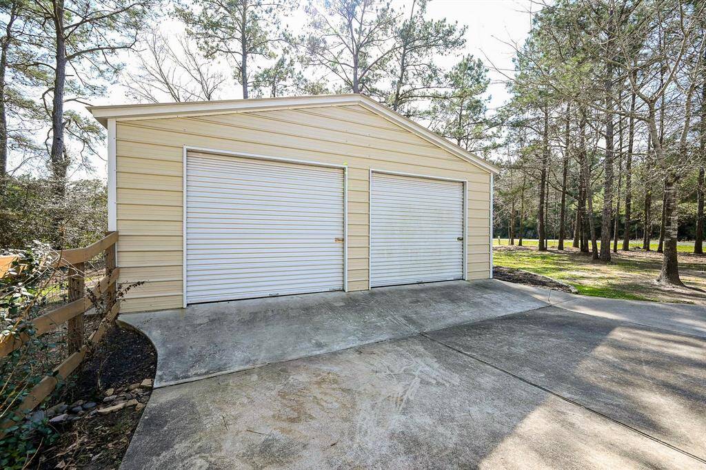 Just one more feature to this magnificent property.  Opposite to the garage and the living quarters is a large building that can be used for a workshop or any one of a dozen other things.