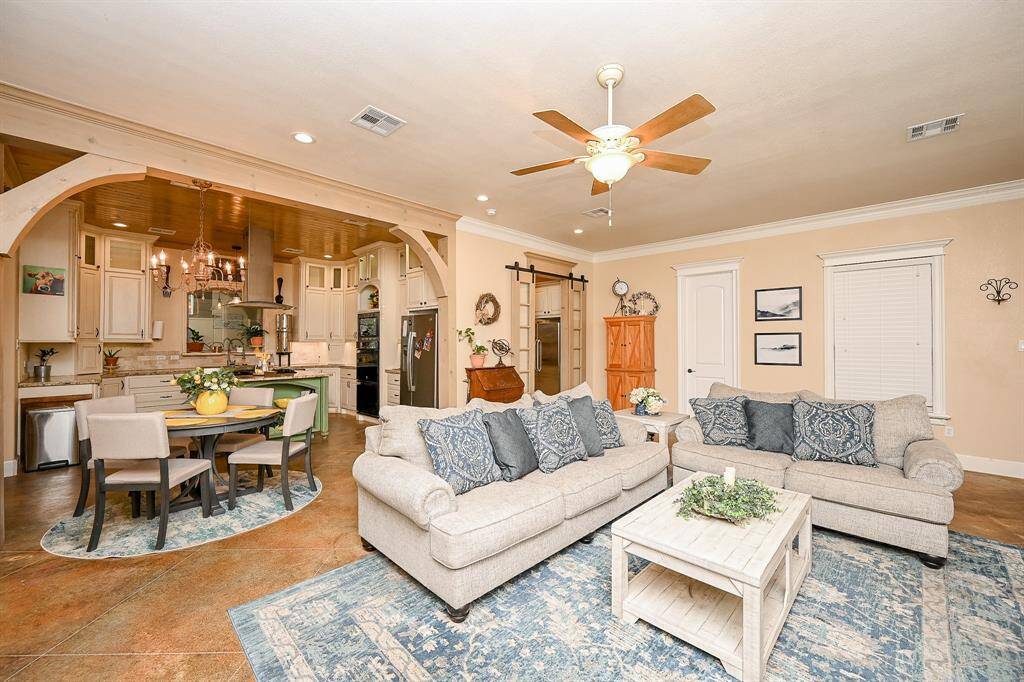Designed with an open floor plan, this home tells of the importance of family. From the family room you have easy access to a small breakfast gathering option and to the kitchen that can create the best of meals.