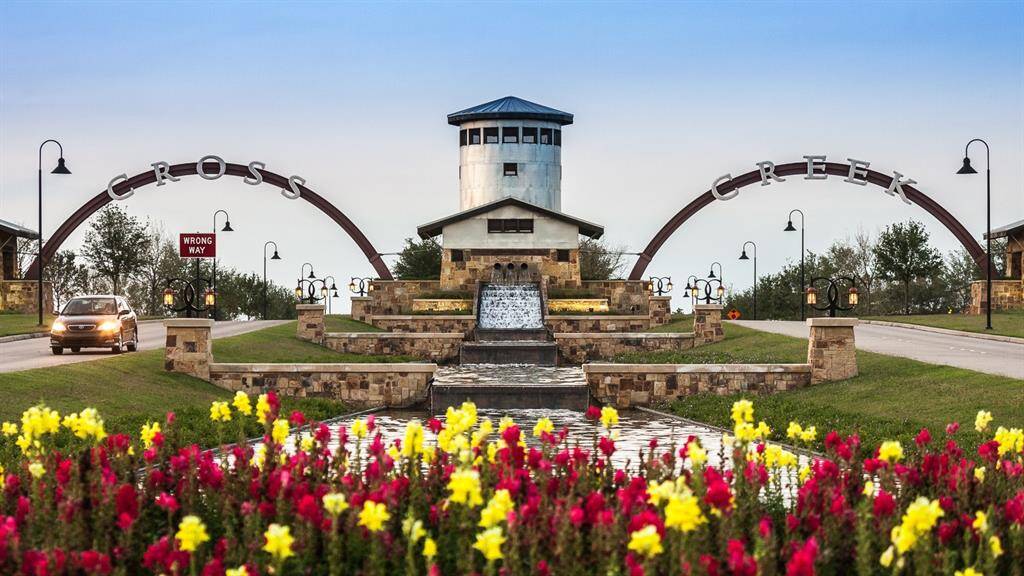 Just west of Katy and Houston, meandering streams, Texas wildflowers, thousands of trees and rolling open space define the landscape of Cross Creek Ranch, one of the nation’s top-selling master-planned communities. CCR is a 3,200-acre community known just as much for its commitment to the environment as it is for its variety of homes, on-site schools and impressive slate of planned amenities, such as water parks, tennis courts, a dog park, sports fields & more than 45 miles of hike-and-bike trails.
