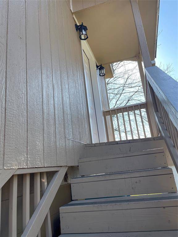 301 1/2 N Ave A - Upstairs Unit