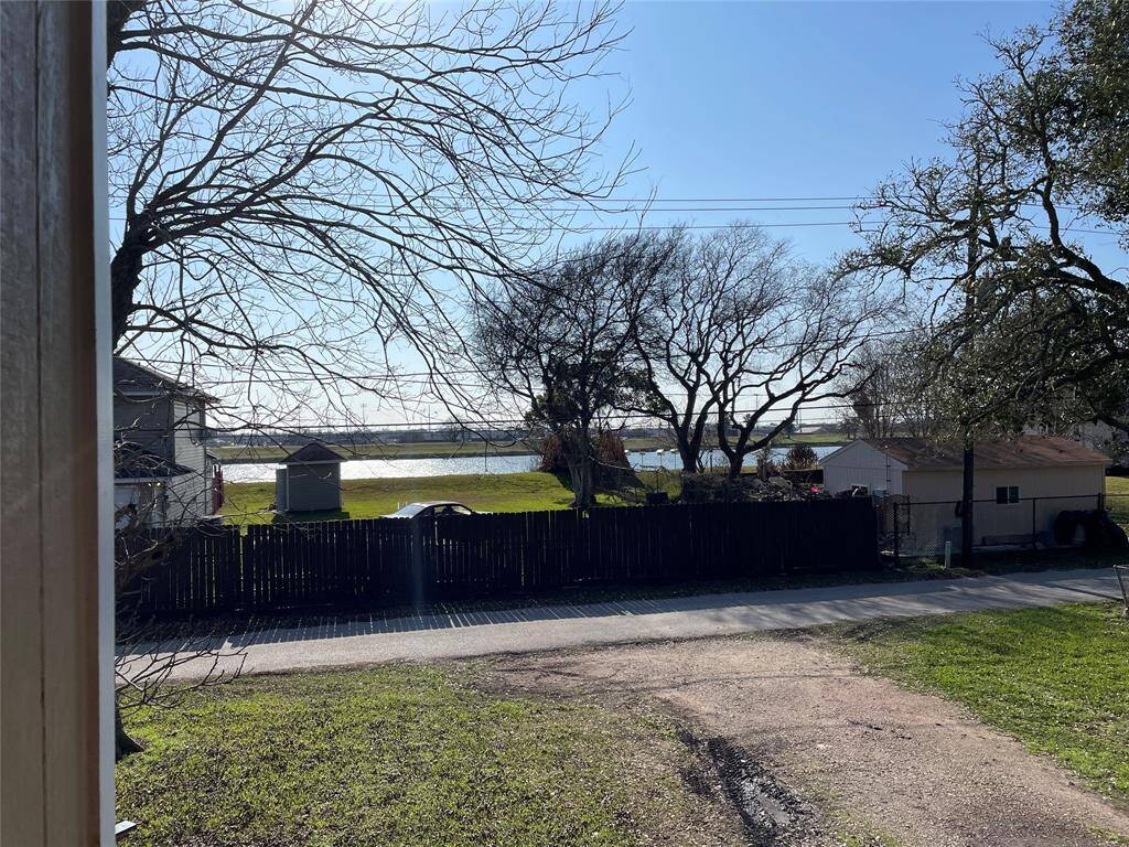 301 1/2 N Ave A- Upstairs Unit