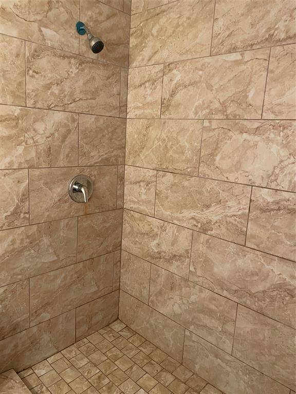 301 1/2 N Ave A- Upstairs Unit