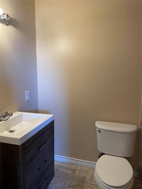301 1/2 N Ave A- Upstairs Unit