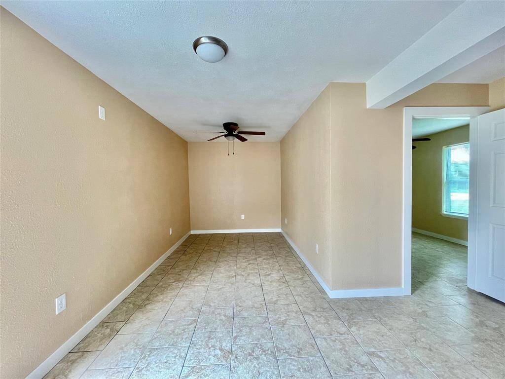 301 1/2 N Ave A- Downstairs Unit