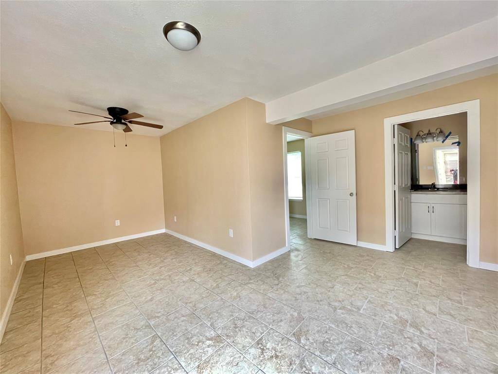 301 1/2 N Ave A- Downstairs Unit