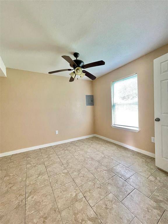 301 1/2 N Ave A- Downstairs Unit