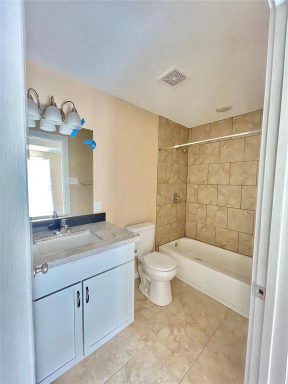 301 1/2 N Ave A- Downstairs Unit