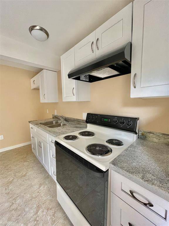 301 1/2 N Ave A- Downstairs Unit