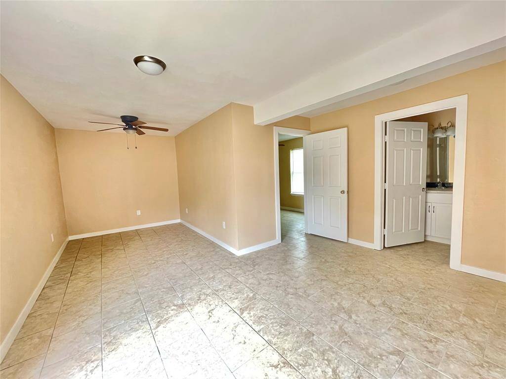 301 1/2 N Ave A- Downstairs Unit