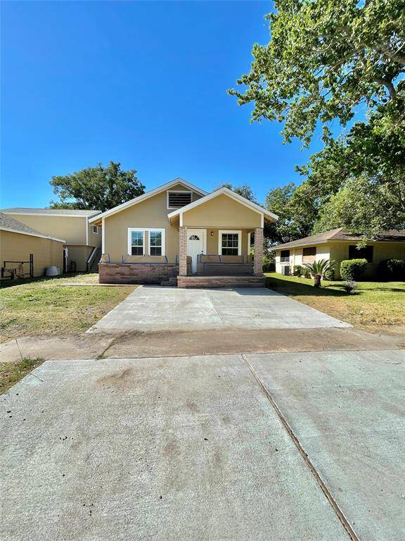 305 N Ave A Front