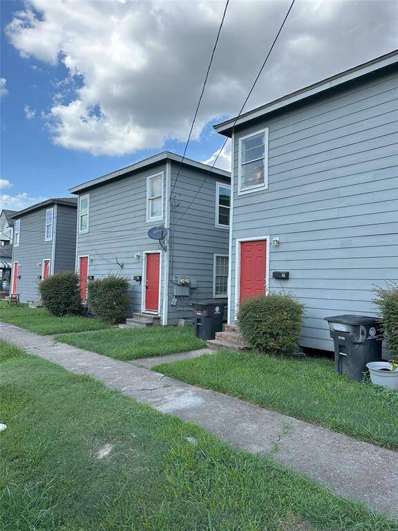 3102 Brackenridge st is located in the middle