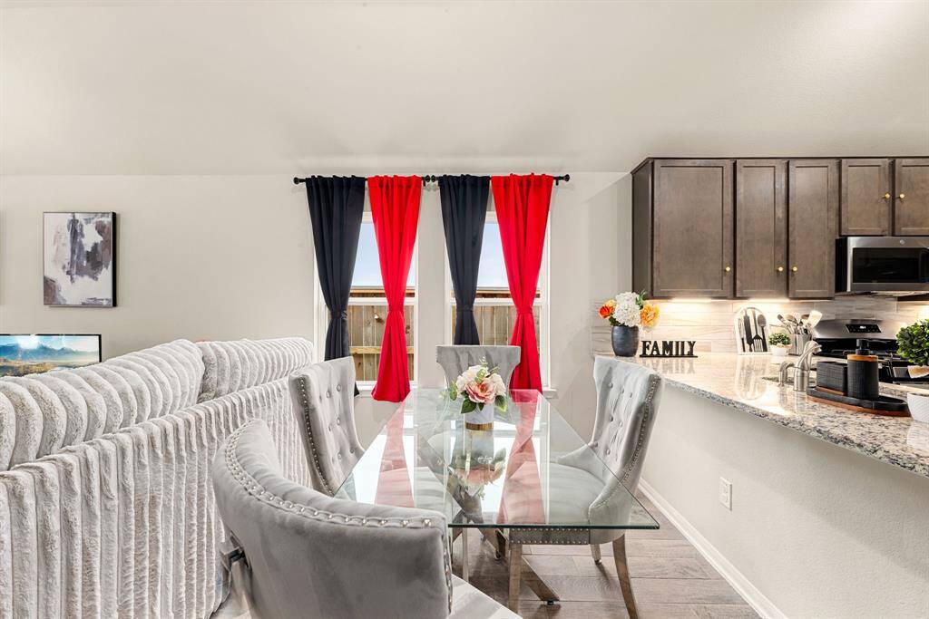 The light and bright, spacious living room offers the perfect layout for entertaining or simply relaxing.