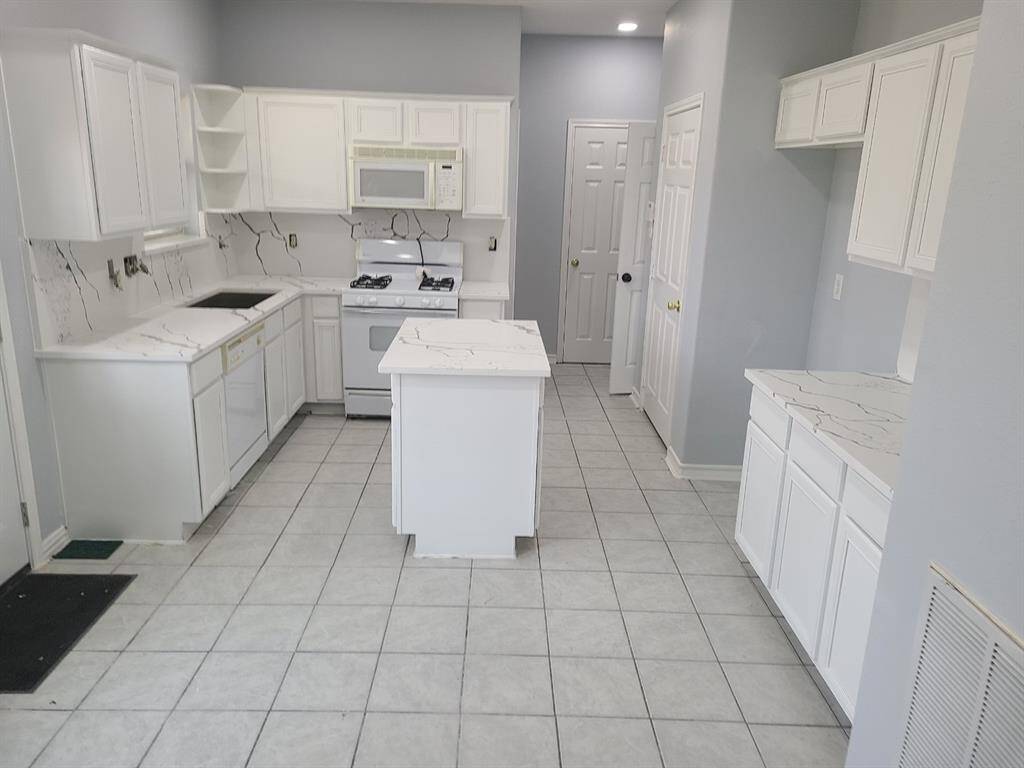 Stylish kitchen with a central island, perfect for cooking and entertaining.