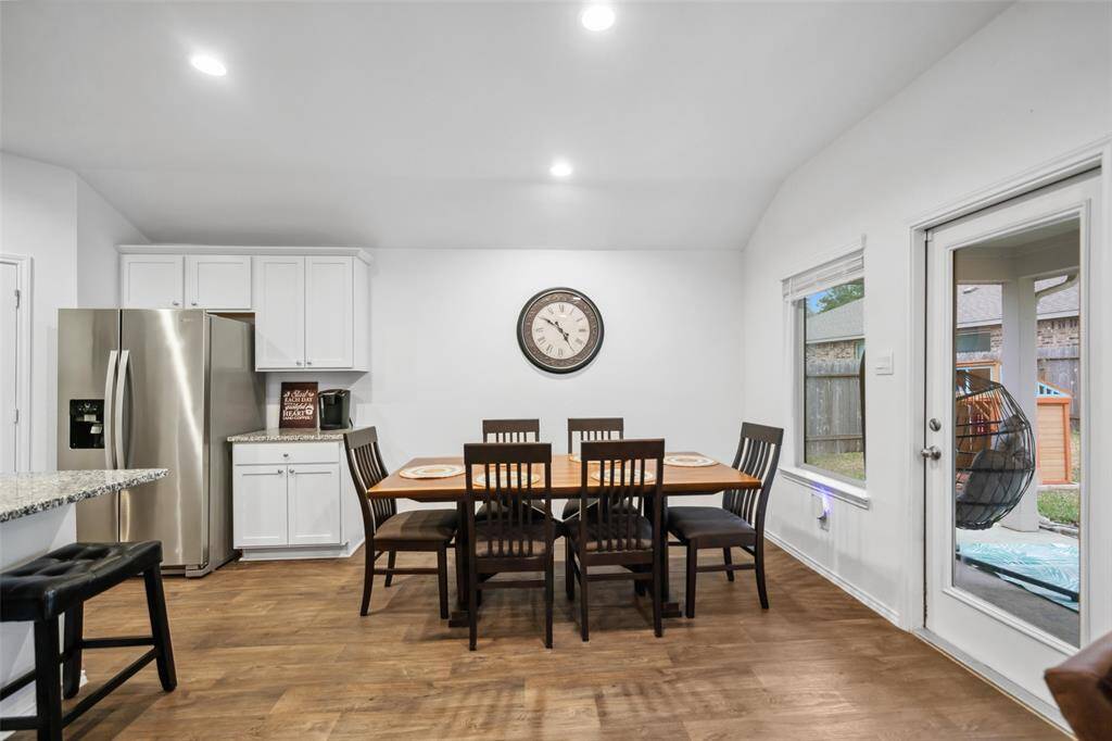 Nice casual dining area comes furnished with a 6 chair dining room set.