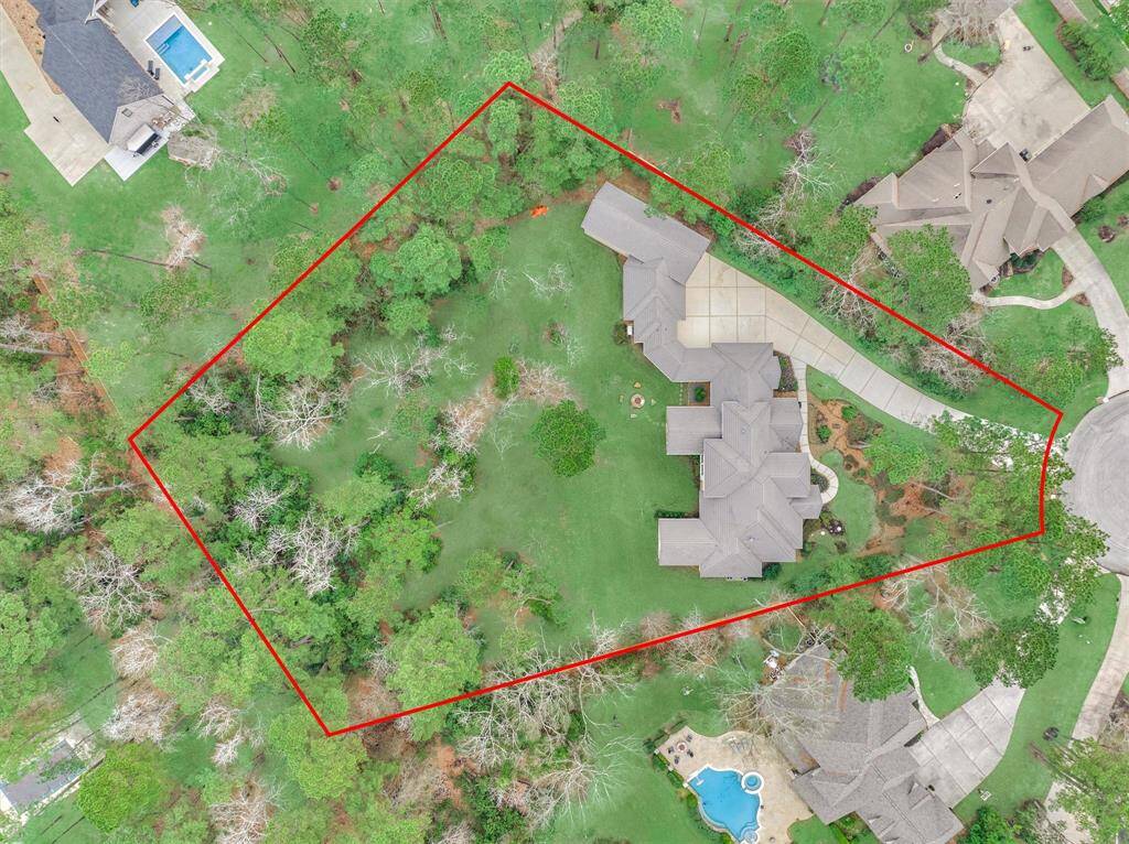1.6 acres of privacy