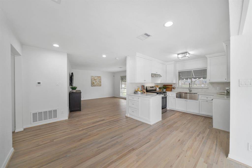 With recessed lighting & gleaming hardwood floors, this is the perfect place for casual dining.