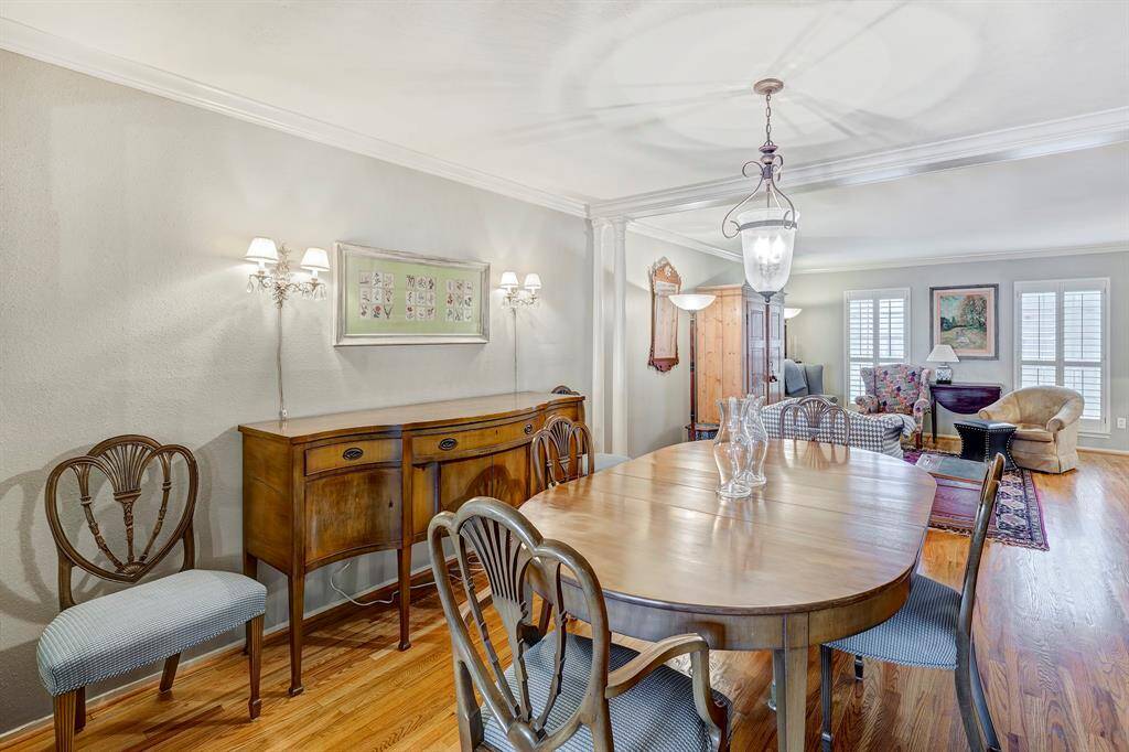 Dining can be expanded as much or little as desired