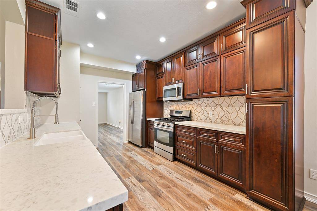 Refrigerator stays