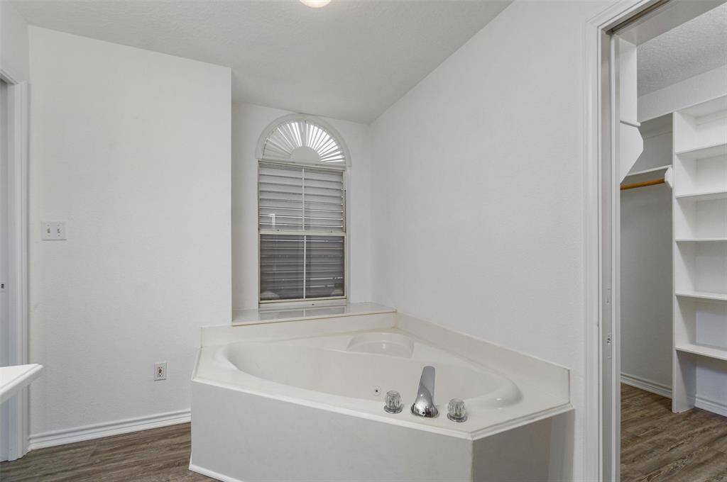 A relaxing bath after a long day on the water is a perfect way to end the day