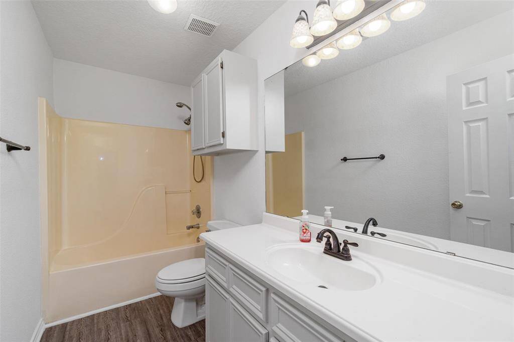 Large guest bathroom